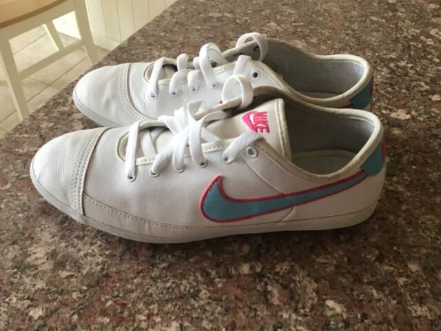 womens nike trainers size 5